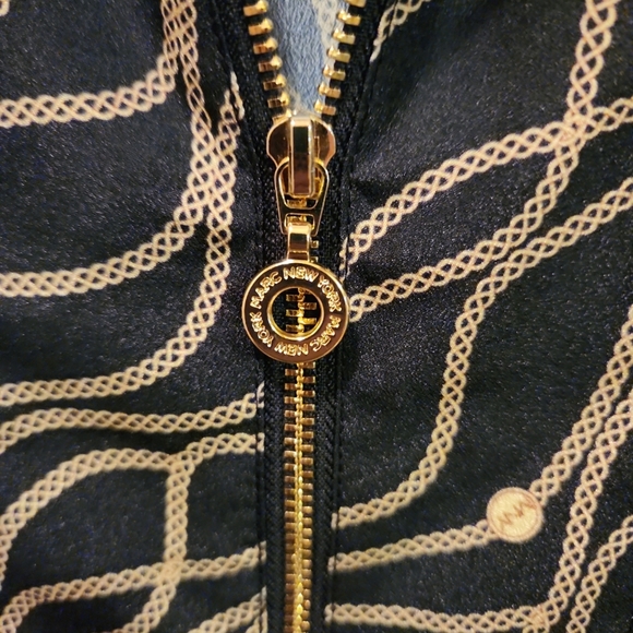 NWT MARC NY long sleeved ZIP front soft Blouse... modern, mature style . Size M - Picture 2 of 7